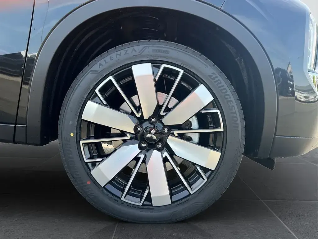 Neu Mitsubishi Outlander P-HEV Edition 306 PS (225 kW) 2025 Schwarz SUV