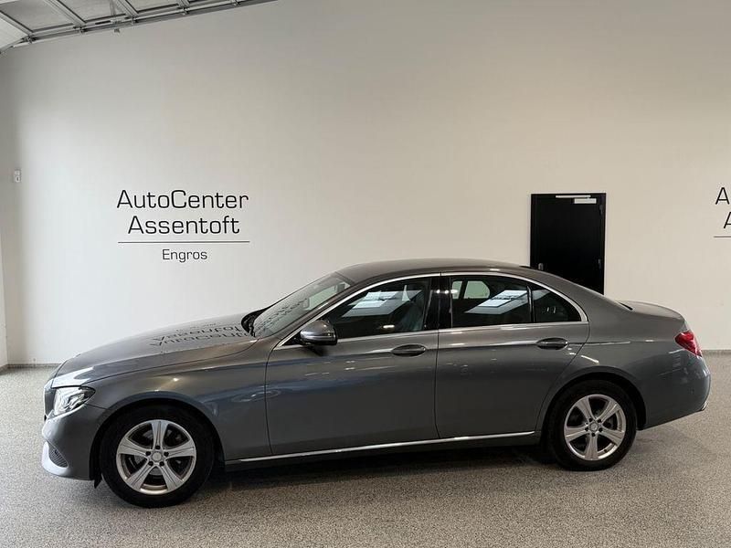 Grau Gebraucht 2016 Mercedes E220 Avantgarde Limousine | 11.000 € - Bild 1/3
