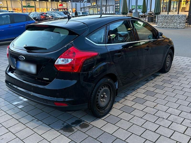 Gebraucht Ford Focus SYNC Edition 125 PS (91 kW) 2014 Schwarz Limousine