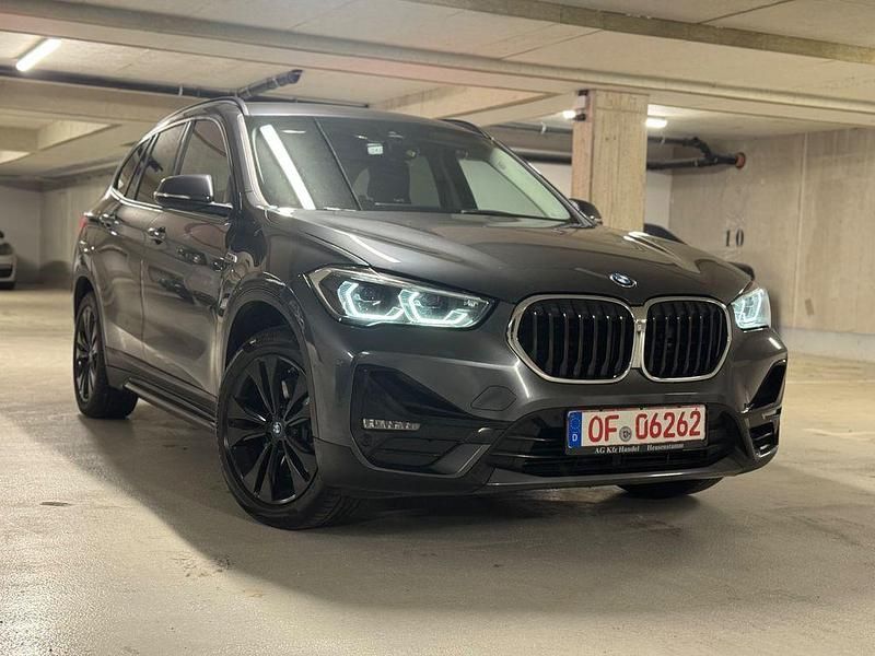 Grau Gebraucht 2022 BMW X1 Sport Line SUV | 19.970 € (Fairer Preis) - Bild 1/4