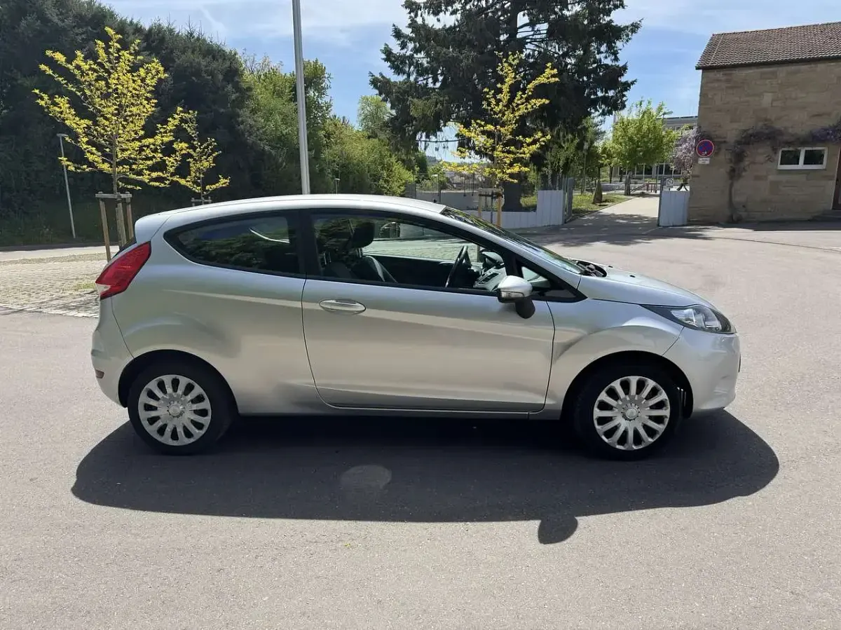 Second-hand Ford Fiesta Trend 60 CP (44 kW) 2010 Berlinǎ