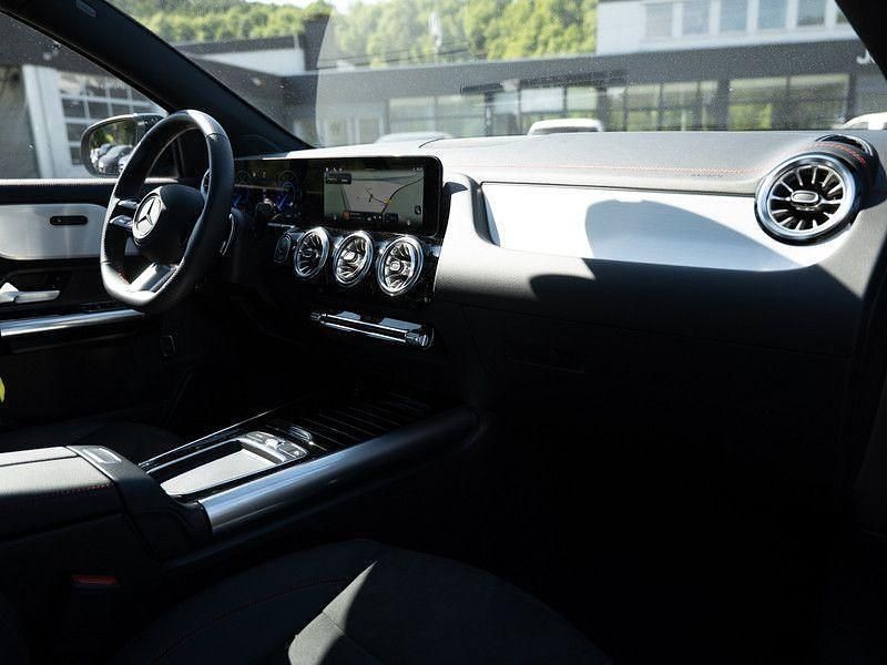 Gebraucht Mercedes EQA300 AMG 167 kW (228 PS) 2024 Schwarz kosmosschwarz metallic SUV