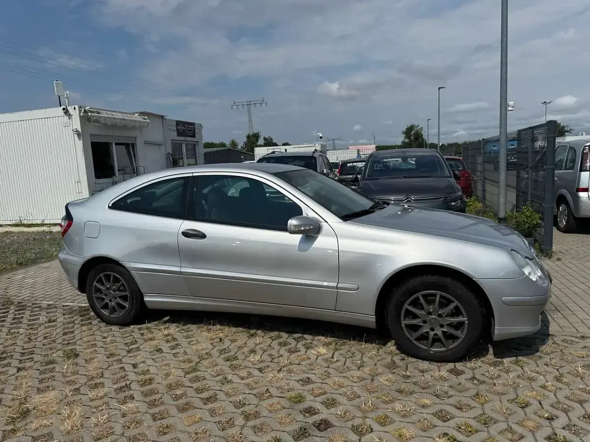 Gebraucht Mercedes C180 143 PS (105 kW) 2002 Silber Coupé