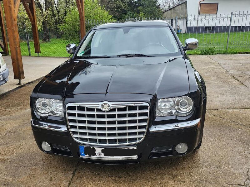 Schwarz Gebraucht 2010 Chrysler 300C Touring Kombi | 8.199 € (Etwas zu teuer) - Bild 1/4