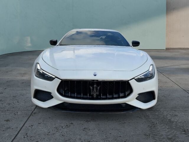 Weiß Gebraucht 2023 Maserati Ghibli Coupé | 79.842 € (Guter Preis) - Bild 1/2