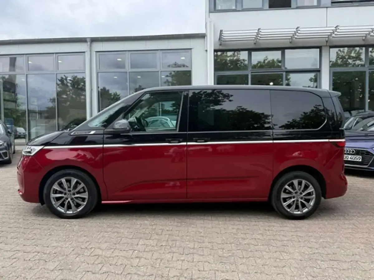 Gebraucht VW Multivan Energetic 150 PS (110 kW) 2022 Deep black perleffekt / forta Van / Kleinbus