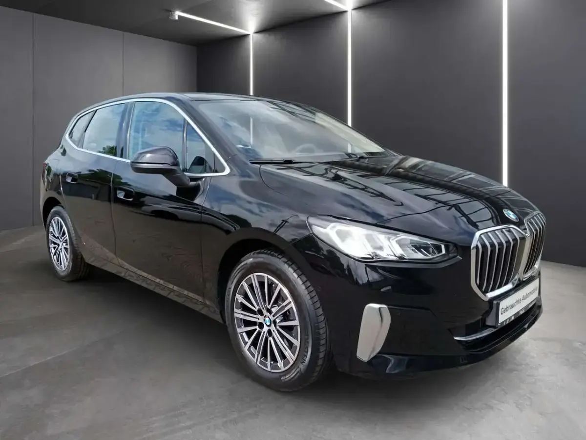 Gebraucht BMW 218 Active Tourer Luxury Line 136 PS (100 kW) 2023 Schwarz uni Van / Kleinbus