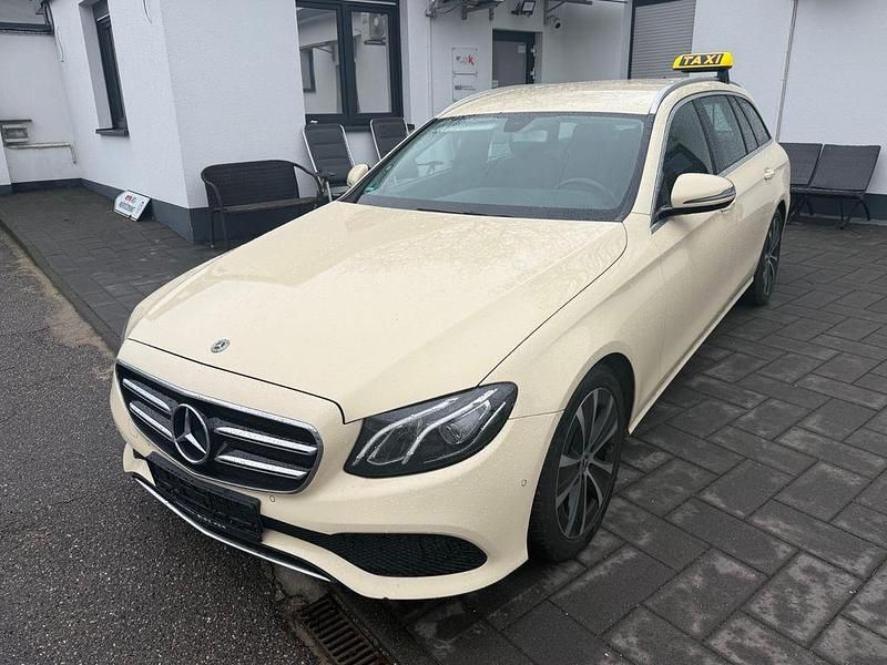 Beige Gebraucht 2020 Mercedes E200 Kombi | 11.880 € (Superpreis) - Bild 1/4