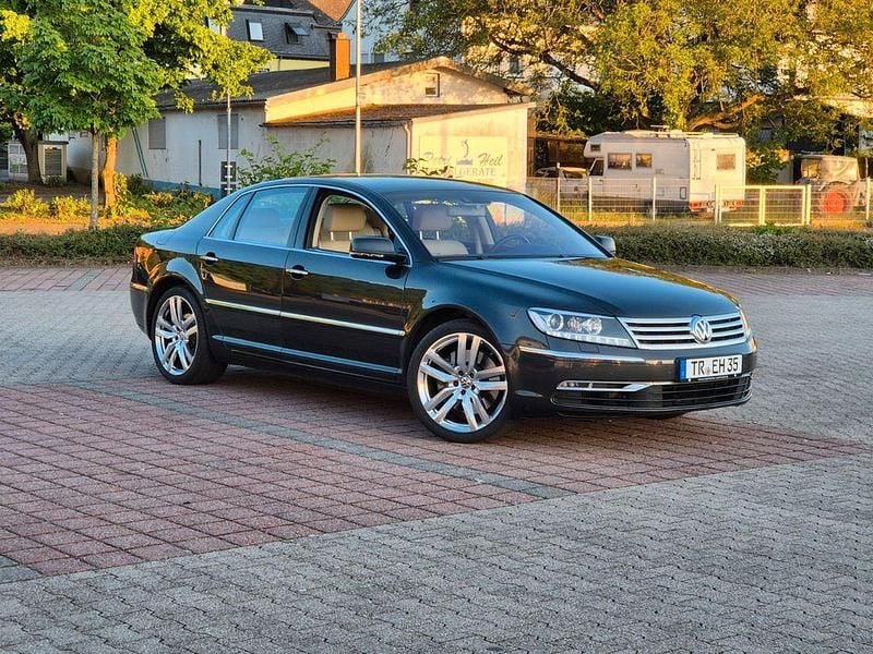 Gebraucht VW Phaeton 239 PS (175 kW) 2011 Grau Limousine