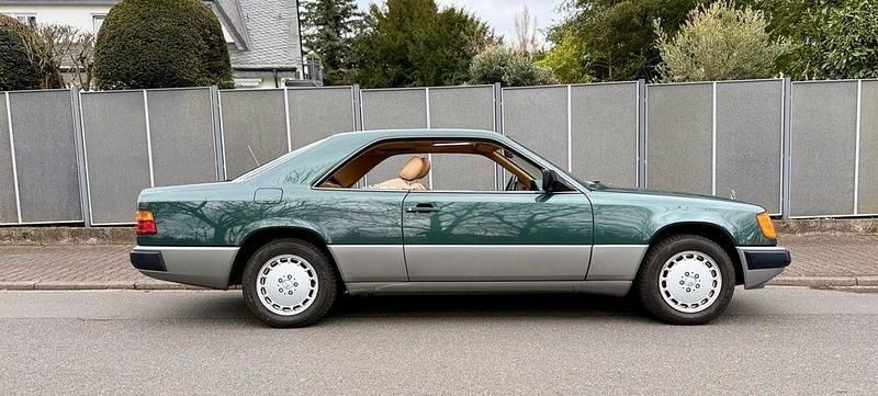 Gebraucht Mercedes 230 132 PS (97 kW) 1987 Grün Coupé