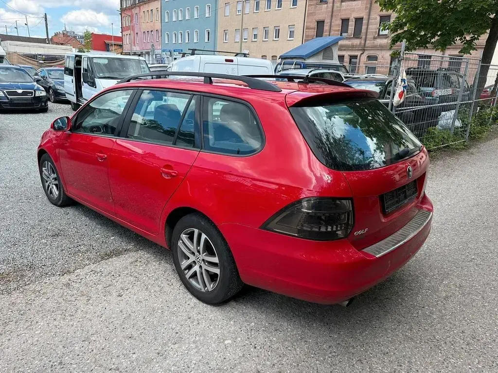 Gebraucht VW Golf VII Trendline 105 PS (77 kW) 2012 Rot Kombi