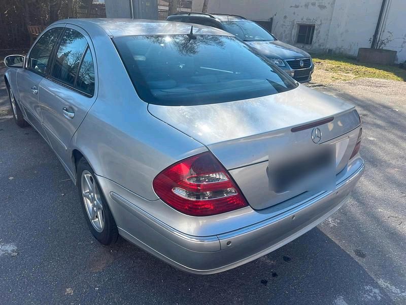 Gebraucht Mercedes E220 Avantgarde 150 PS (110 kW) 2005 Silber Limousine