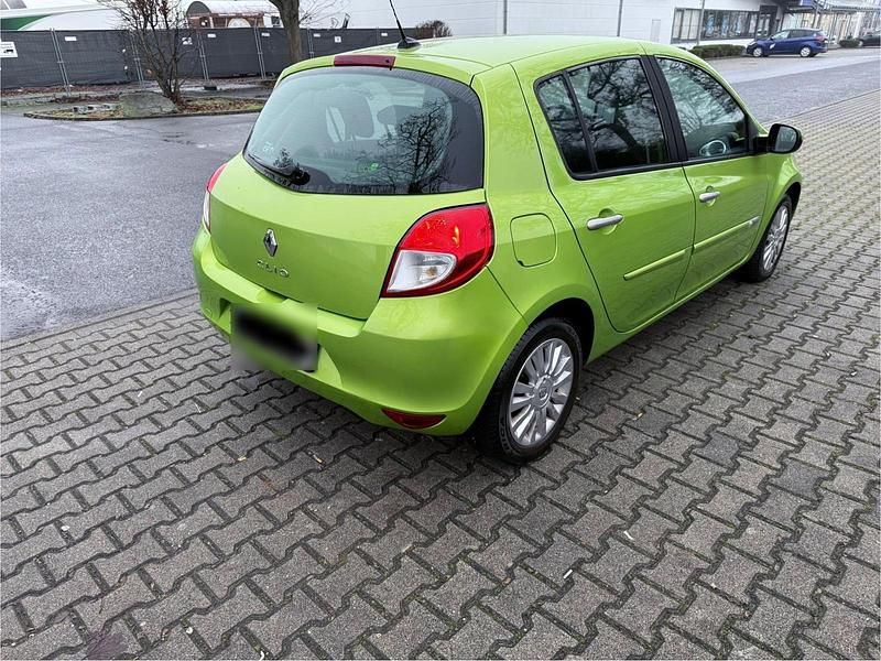 Gebraucht Renault Clio II Expression 75 PS (55 kW) 2009 Grün Kleinwagen