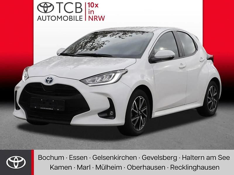 Weiß Gebraucht 2022 Toyota Yaris Team Kleinwagen | 17.989 € (Fairer Preis) - Bild 1/4
