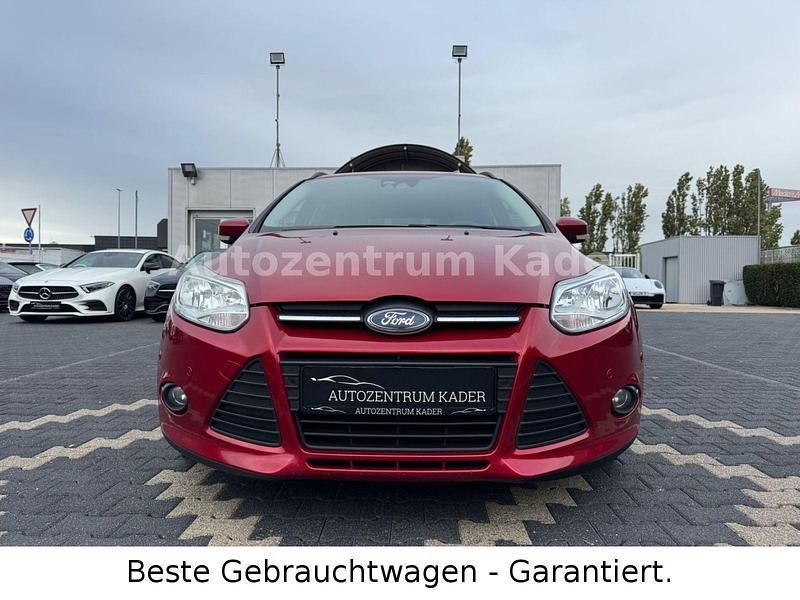 Gebraucht Ford Focus SYNC Edition 116 PS (85 kW) 2013 Red candy/candy red Kombi