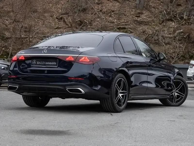 Gebraucht Mercedes E200 AMG 204 PS (150 kW) 2025 Blau metalliclack nautikblau Limousine