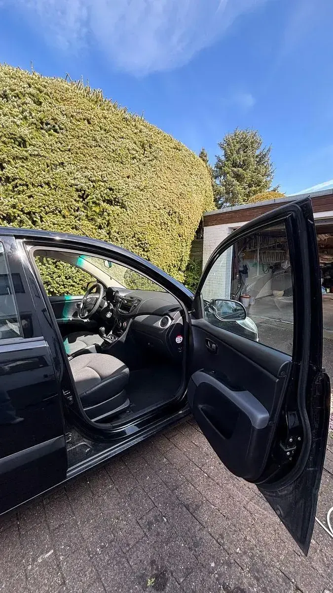 Gebraucht Hyundai i10 Edition 69 PS (50 kW) 2013 Schwarz Kleinwagen