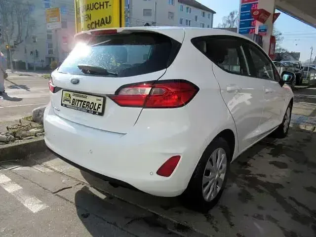Gebraucht Ford Fiesta Cool & Connect 75 PS (55 kW) 2022 Weiß Kleinwagen