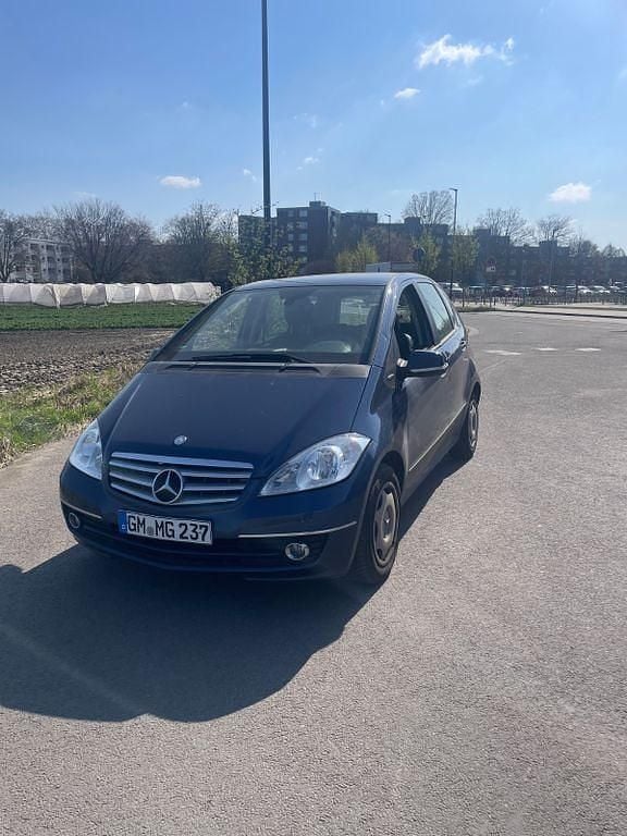 Gebraucht Mercedes A180 Elegance 116 PS (85 kW) 2010 Blau Van / Kleinbus