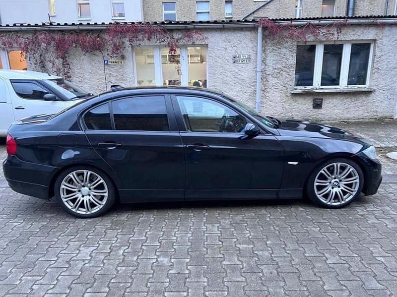 Schwarz Gebraucht 2006 BMW 330 Limousine | 5.600 € (Superpreis) - Bild 1/4