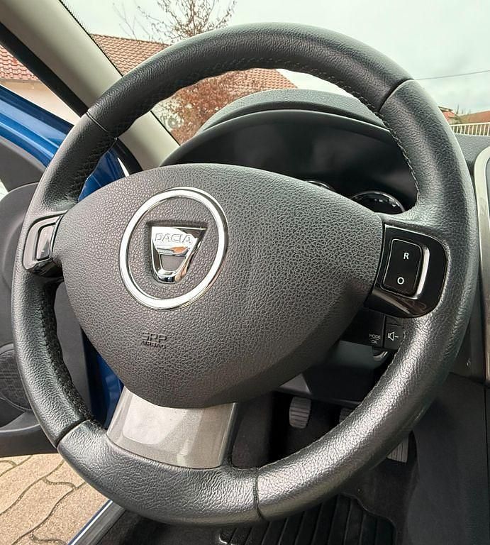 Gebraucht Dacia Sandero Lauréate 90 PS (66 kW) 2013 Blau Limousine
