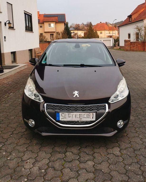 Braun Gebraucht 2013 Peugeot 208 Allure Kleinwagen | 7.000 € (Fairer Preis) - Bild 1/4