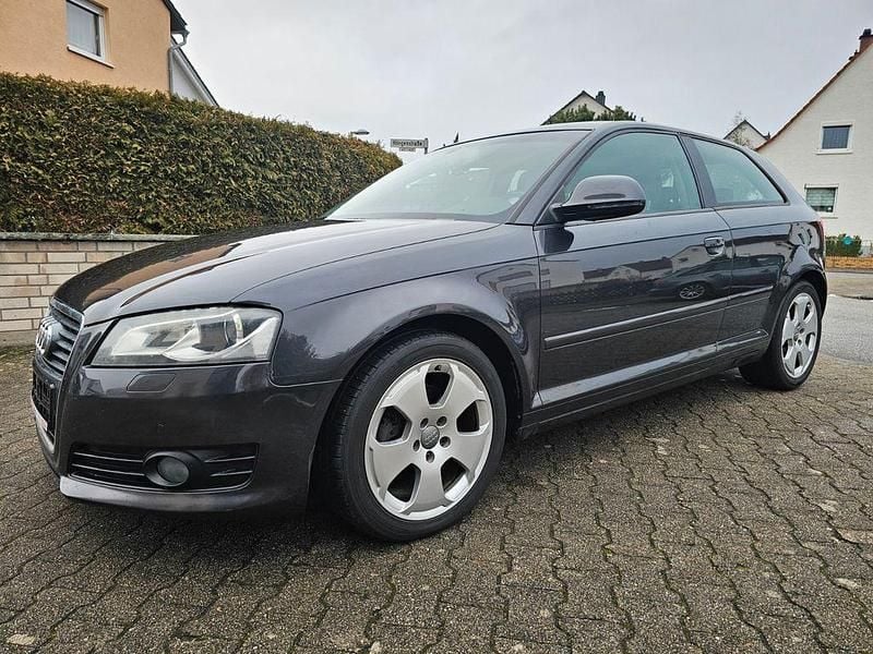 Grau Gebraucht 2009 Audi A3 Ambition Limousine | 5.000 € (Guter Preis) - Bild 1/4