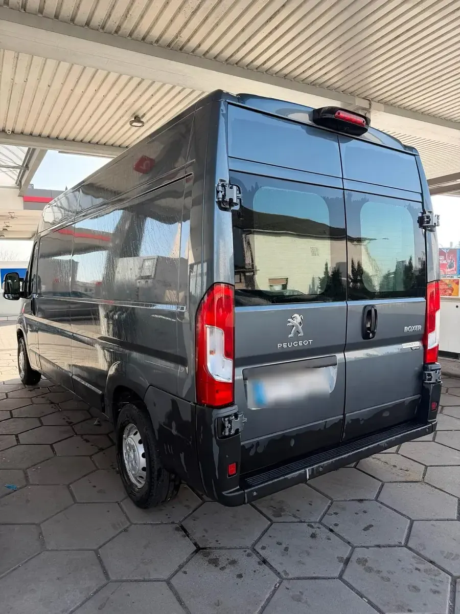 Używany Peugeot Boxer 163 KM (119 kW) 2018 Szary Van