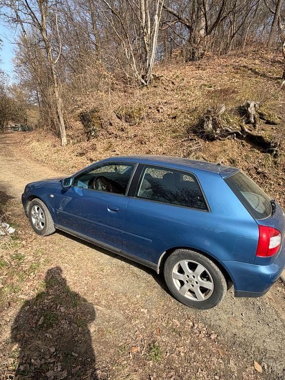 Gebraucht Audi A3 Ambiente 101 PS (74 kW) 2001 Blau Kleinwagen