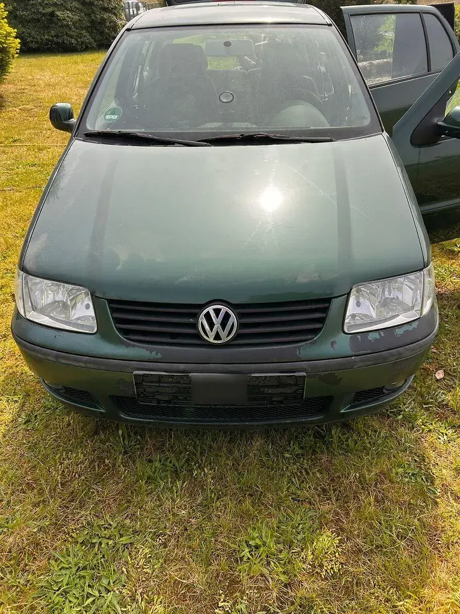 Usata VW Polo Conceptline 60 CV (44 kW) 2000 Verde Berlina