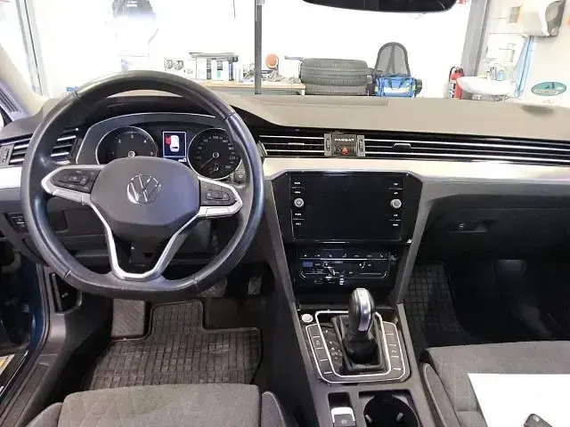 Gebraucht VW Passat Business 200 PS (147 kW) 2023 Blau Kombi