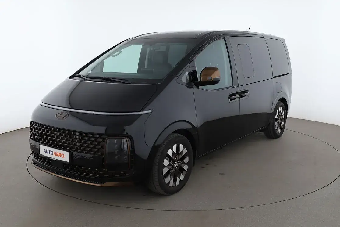 Gebraucht Hyundai Staria Signature 177 PS (130 kW) 2023 Van / Kleinbus