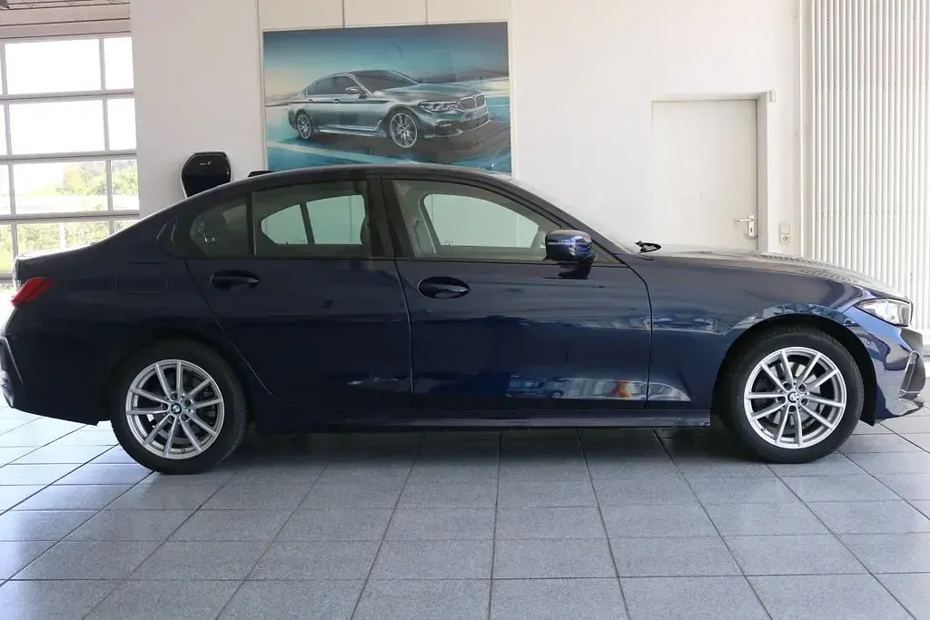 Gebraucht BMW 320 Shadowline 190 PS (139 kW) 2024 Tansanitblau ii metallic (metallic) Limousine
