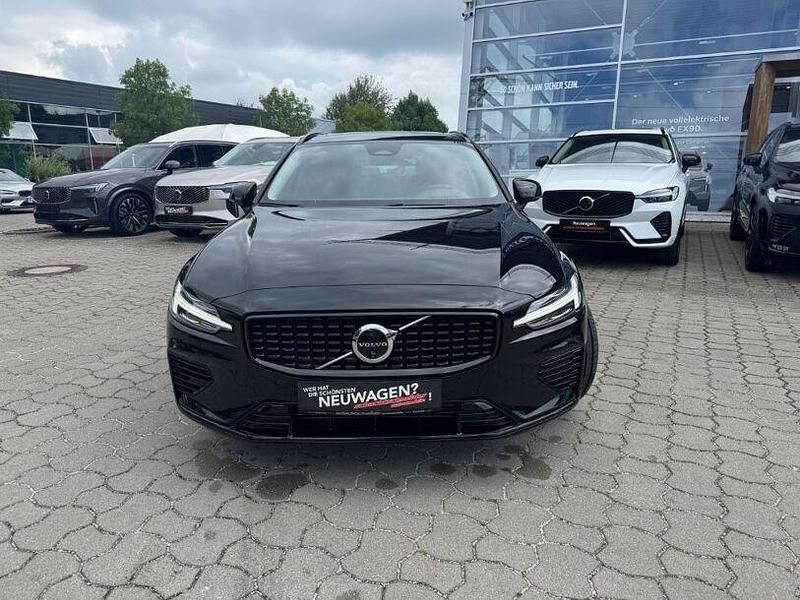 Neu Volvo V60 Plus 349 PS (256 kW) 2025 Schwarz Kombi