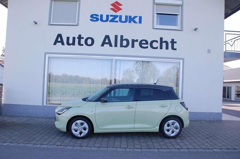 Cool yellow metallic / mineral Neu 2025 Suzuki Swift Comfort Kleinwagen | 20.890 € - Bild 1/4