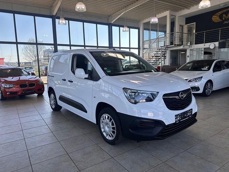 Gebraucht Opel Combo Edition 102 PS (75 kW) 2019 Weiß Van / Kleinbus