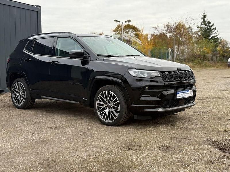 Second-hand Jeep Compass 131 CP (96 kW) 2023 Negru SUV