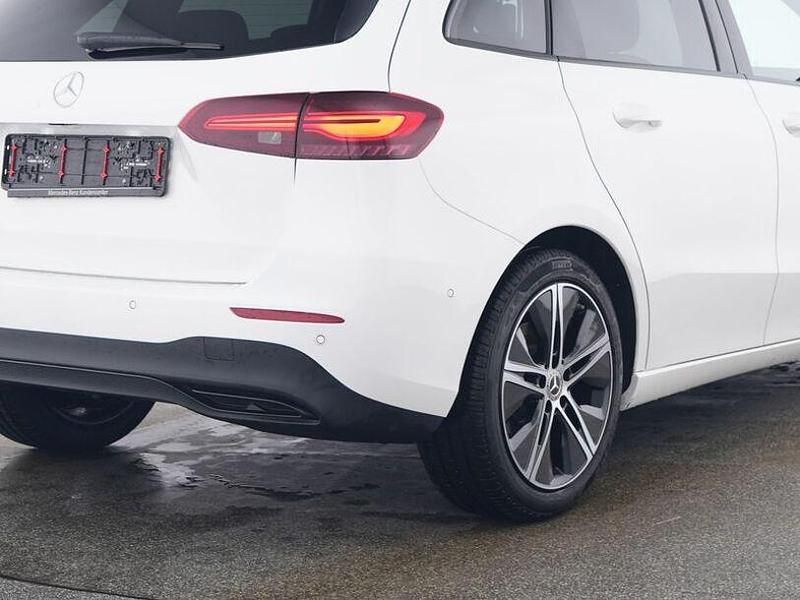 Gebraucht Mercedes B200 Advanced 163 PS (119 kW) 2024 Unilack polarweiss Van / Kleinbus