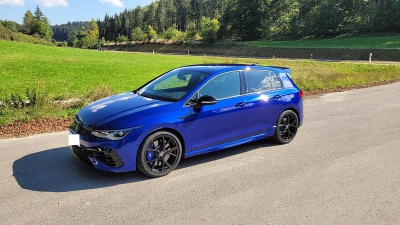 Blau Gebraucht 2023 VW Golf R Limousine | 35.900 € (Superpreis) - Bild 1/4