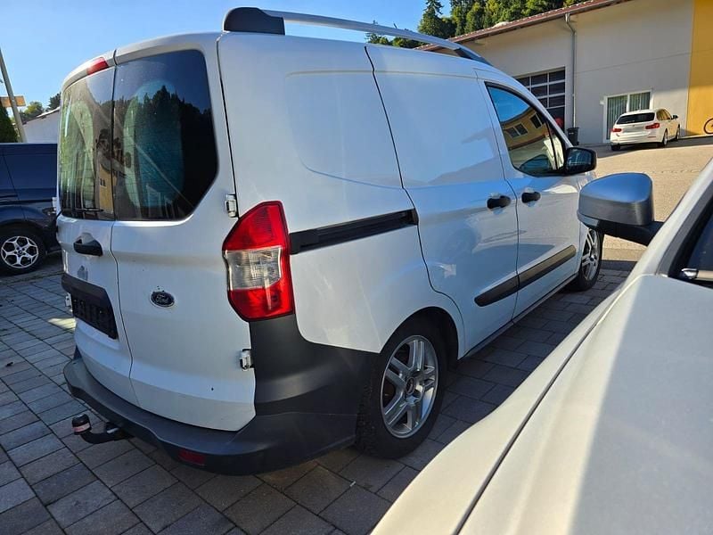 Second-hand Ford Courier 75 CP (55 kW) 2014 Alb Monovolum