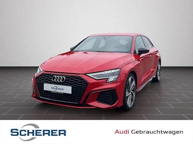 Rot (metallic) Gebraucht 2021 Audi A3 Ambiente Limousine | 26.280 € (Fairer Preis) - Bild 1/4