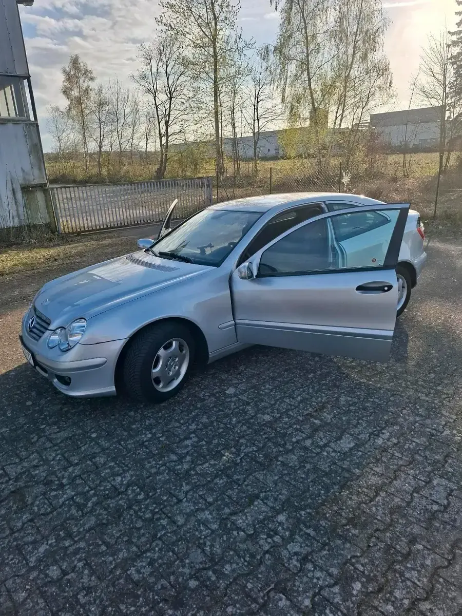 Gebraucht Mercedes C180 143 PS (105 kW) 2006 Grau Coupé