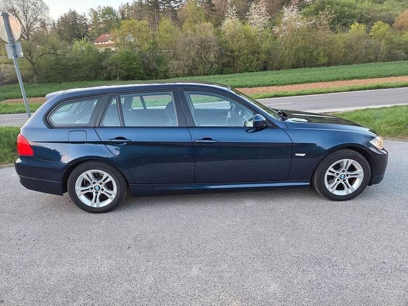 Gebraucht BMW 320 Comfort Edition 170 PS (125 kW) 2011 Blau Kombi