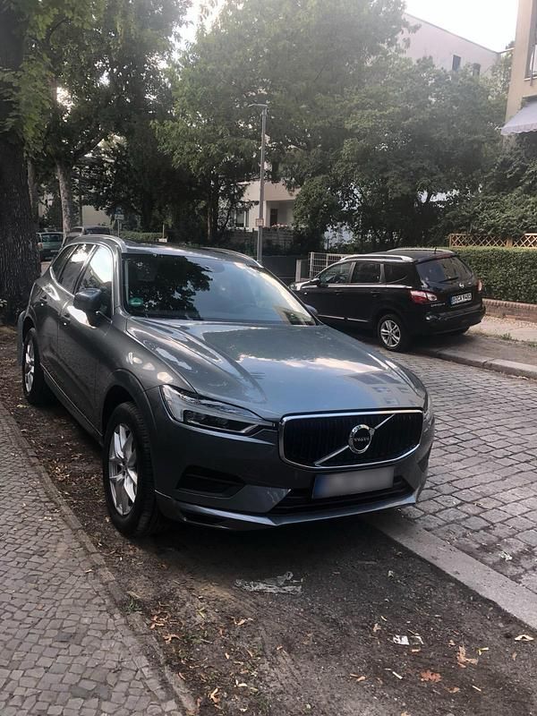 Grau Gebraucht 2020 Volvo XC60 Momentum SUV | 25.750 € (Superpreis) - Bild 1/4