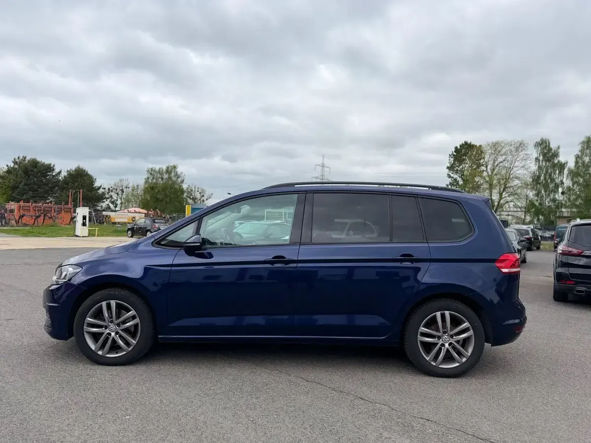 Gebraucht VW Touran Comfortline 150 PS (110 kW) 2019 Blau Van / Kleinbus