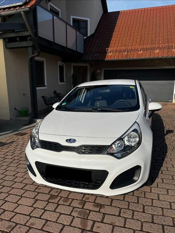 Gebraucht Kia Rio Edition 7 109 PS (80 kW) 2011 Weiß Limousine