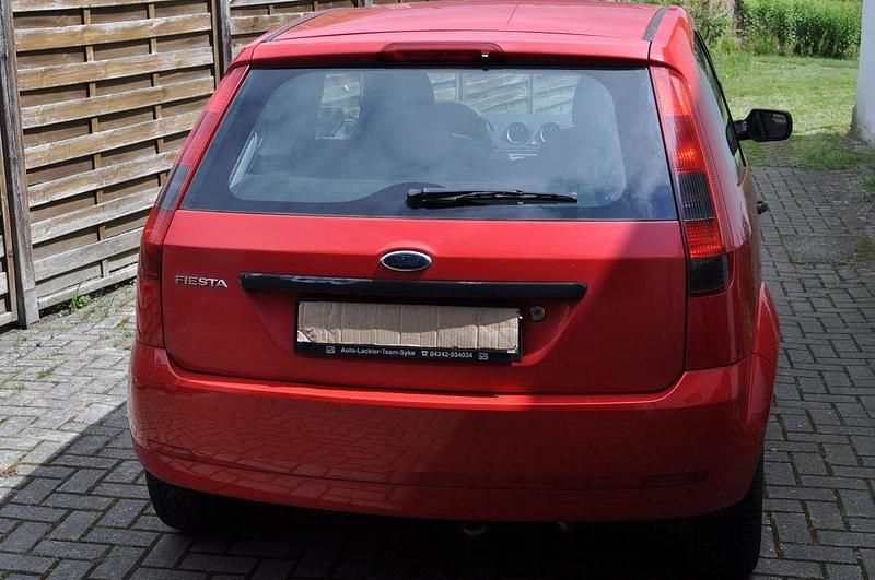 Gebraucht Ford Fiesta 60 PS (44 kW) 2005 Rot Kleinwagen