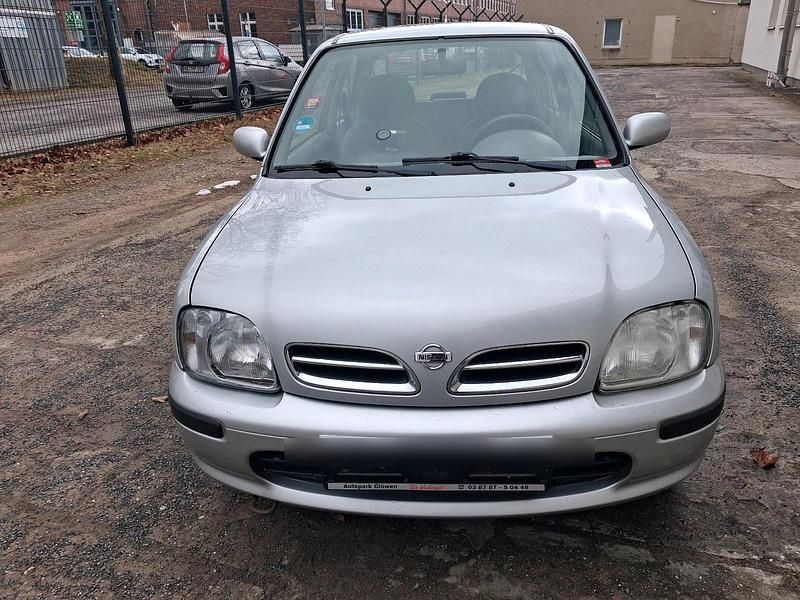 Gebraucht Nissan Micra 55 PS (40 kW) 2000 Silber Kleinwagen