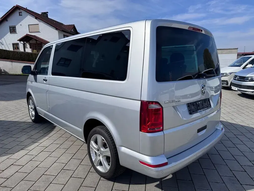 Gebraucht VW Multivan 150 PS (110 kW) 2016 Reflexsilber metallic Van / Kleinbus