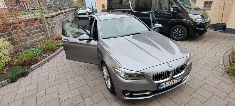 Grau Gebraucht 2016 BMW 520 Sport Line Kombi | 11.900 € (Guter Preis) - Bild 1/4